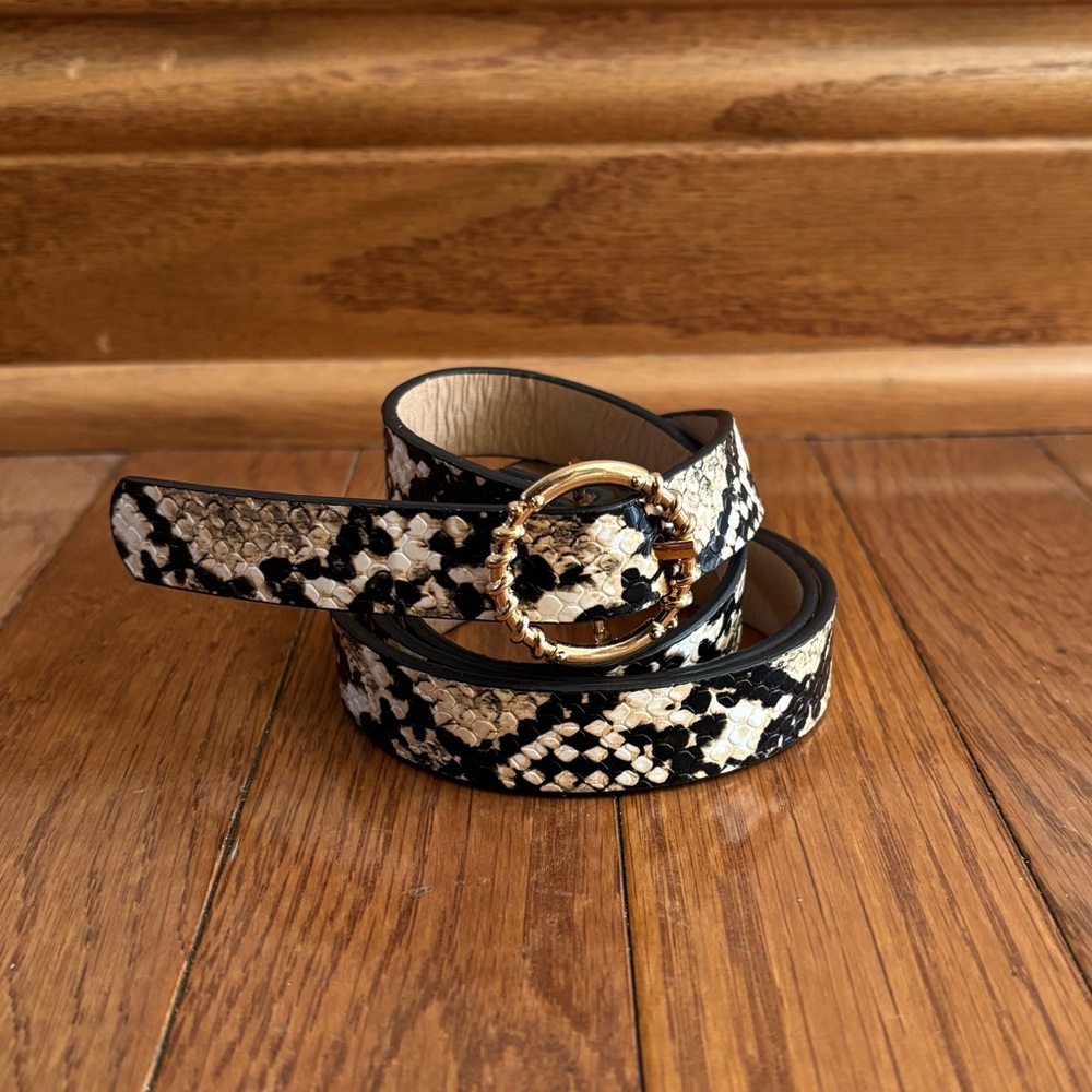 Snakeskin Print Faux Leathe Belt with Round Gold Buckley